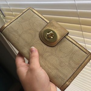 COACH Wallet in GOLD